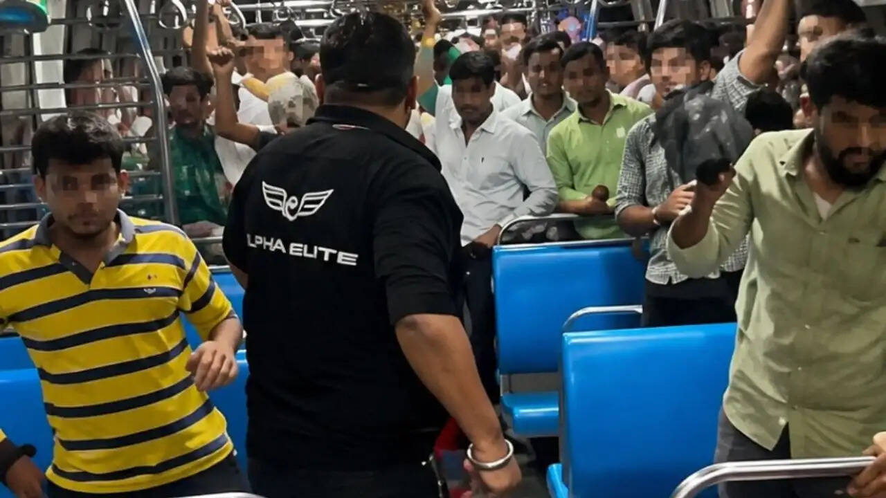 मुंबई लोकल ट्रेन में हत्या की घटना से यात्रियों में दहशत