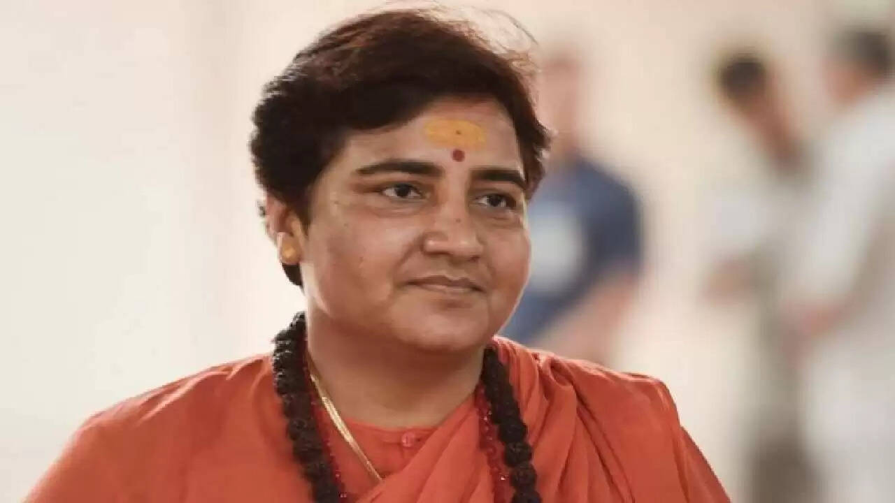 प्रज्ञा ठाकुर के विवादास्पद बयान ने राजनीति में मचाई हलचल, जानें क्या है मामला