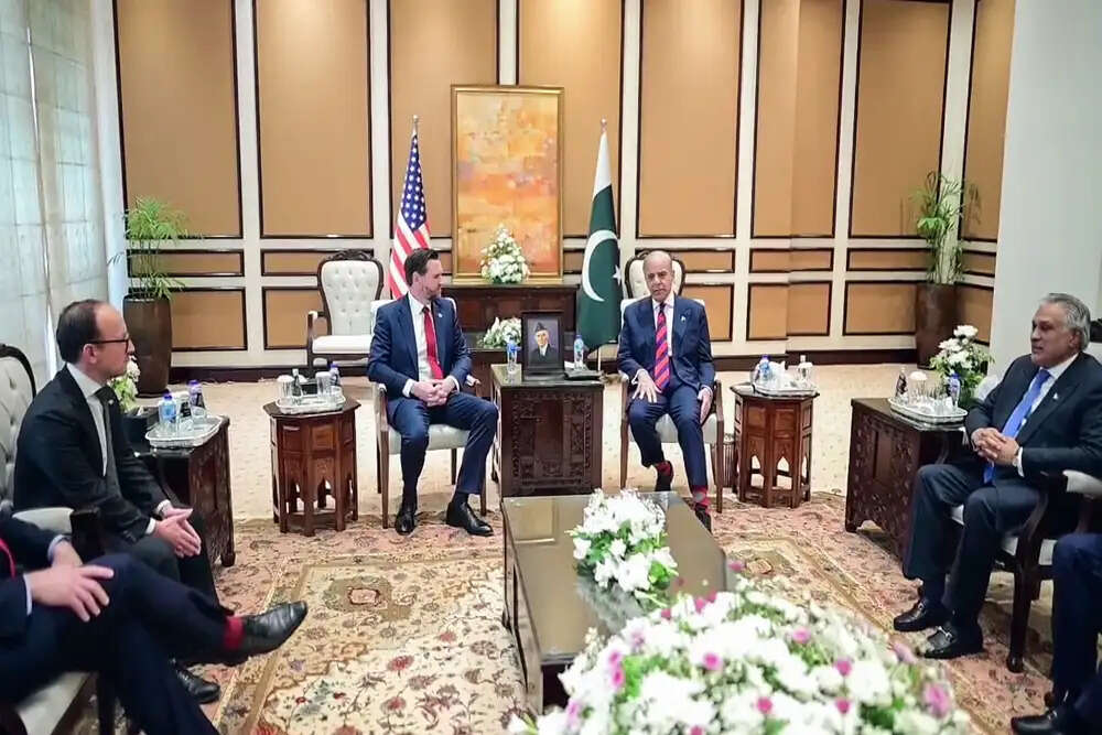 ईरान का उभरता शक्ति संतुलन: अमेरिका की रणनीति पर सवाल