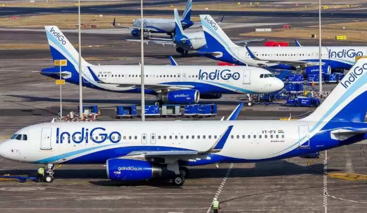 भारतीय विमानन क्षेत्र में संकट: इंडिगो की उड़ानें रद्द, किराए में वृद्धि