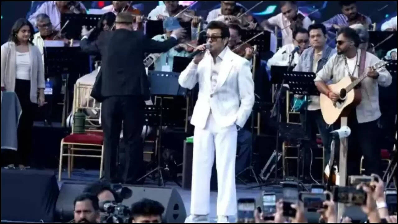 सोनू निगम ने अजान के समय लाइव परफॉर्मेंस रोका, दर्शकों ने किया स्वागत