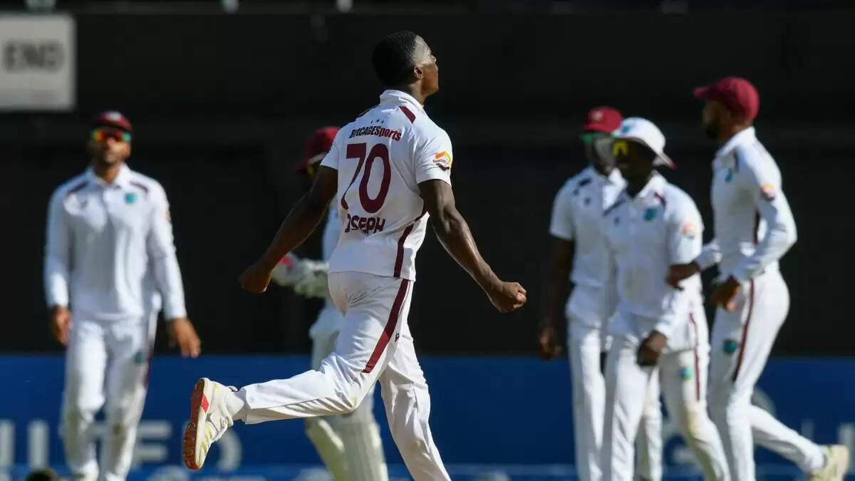 WI vs AUS: वेस्टइंडीज के गेंदबाजों ने ऑस्ट्रेलिया को किया ढेर