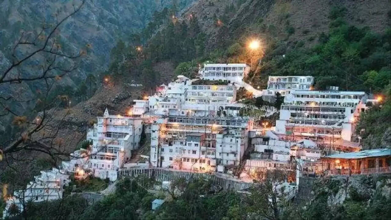 मां वैष्णो देवी यात्रा फिर से शुरू, श्रद्धालुओं में खुशी की लहर
