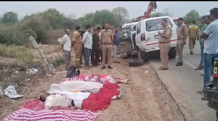 जालौन में सड़क दुर्घटना: एक ही परिवार के छह सदस्यों की मौत