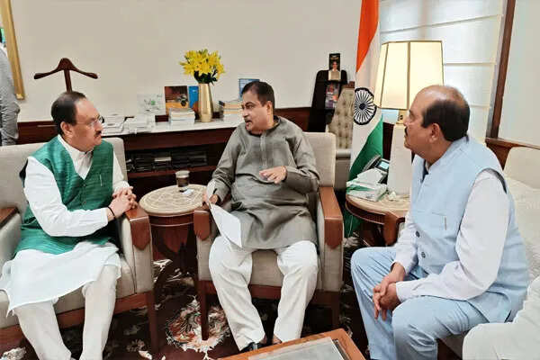केंद्रीय मंत्री नितिन गडकरी से मिले जेपी नड्डा, हिमाचल के विकास पर चर्चा