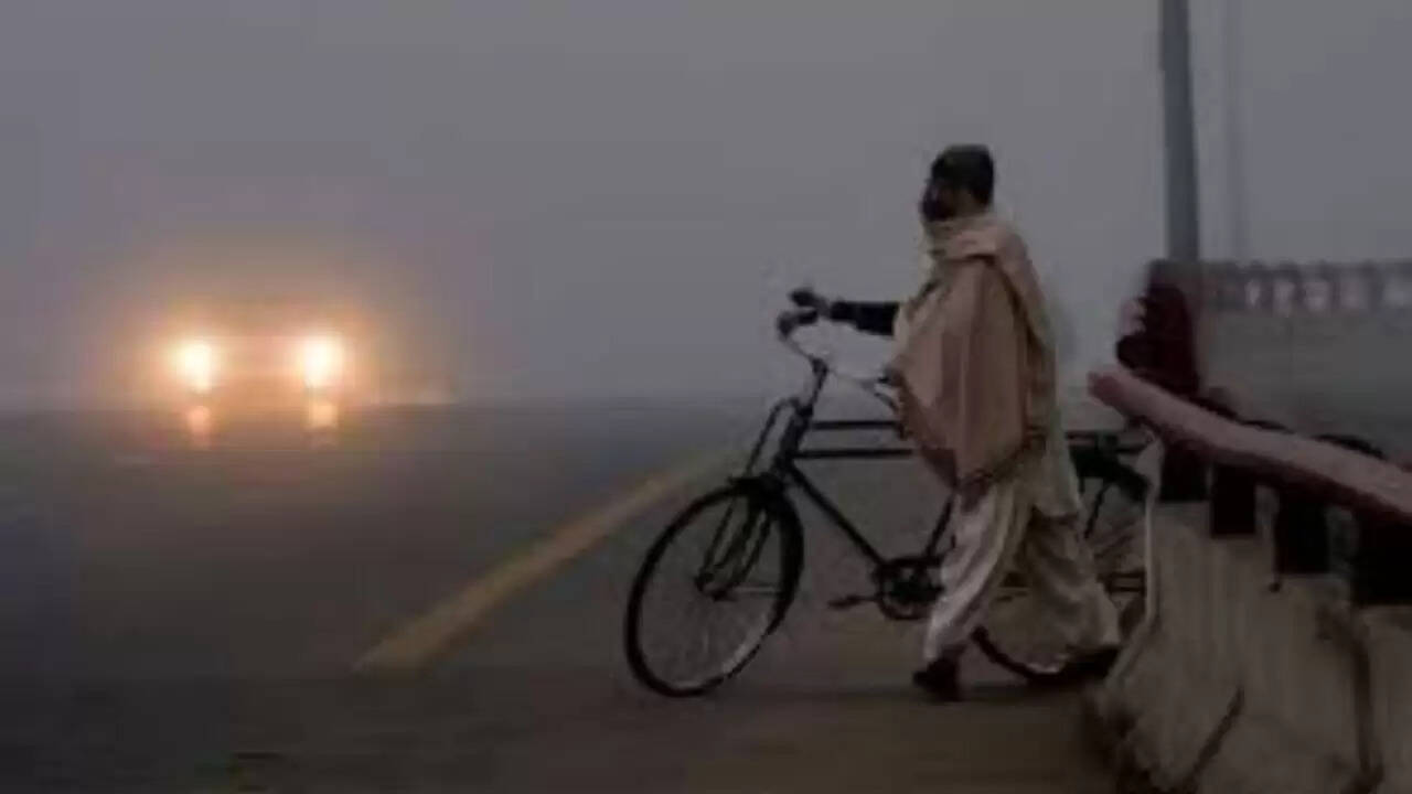 भारत में मौसम का हाल: उत्तर में ठंड, दक्षिण में बारिश का कहर