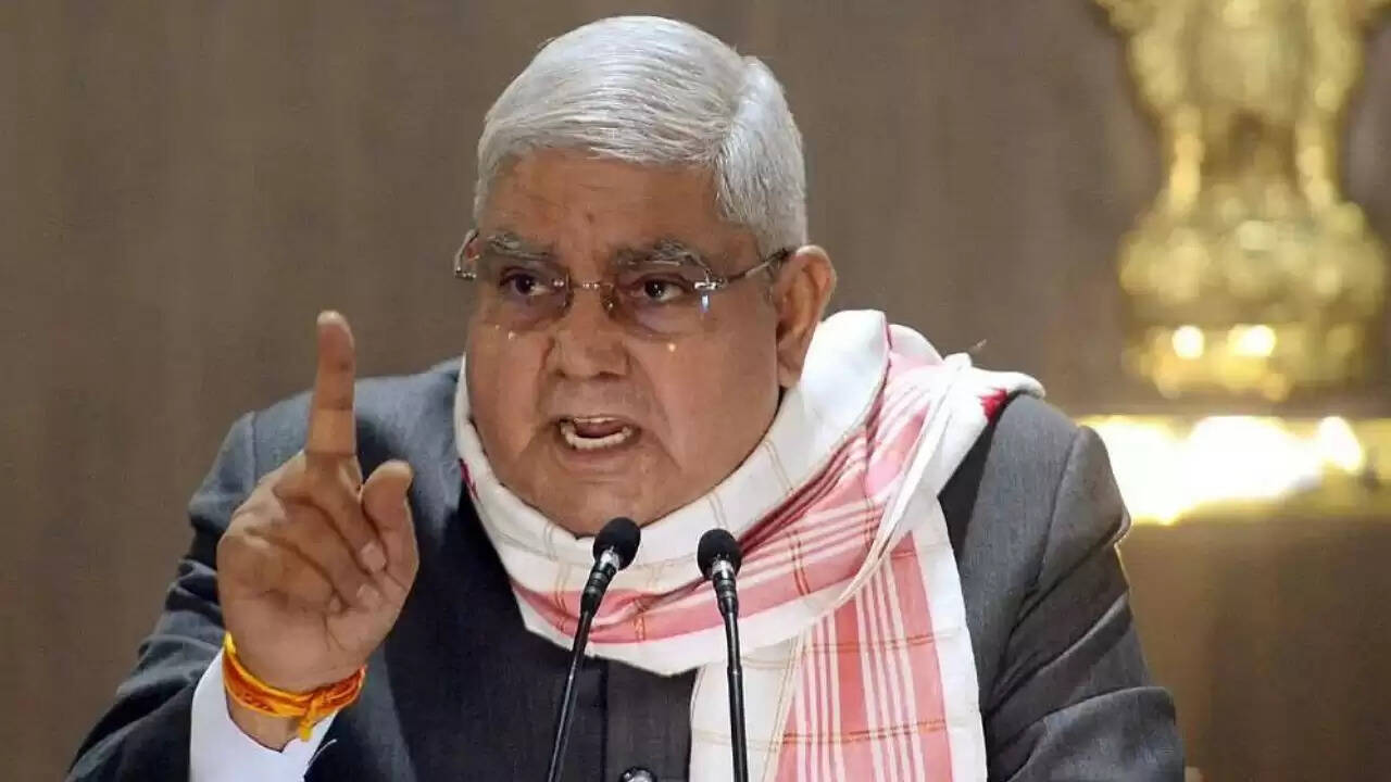 उपराष्ट्रपति जगदीप धनखड़ का इस्तीफा: विवादों की कहानी