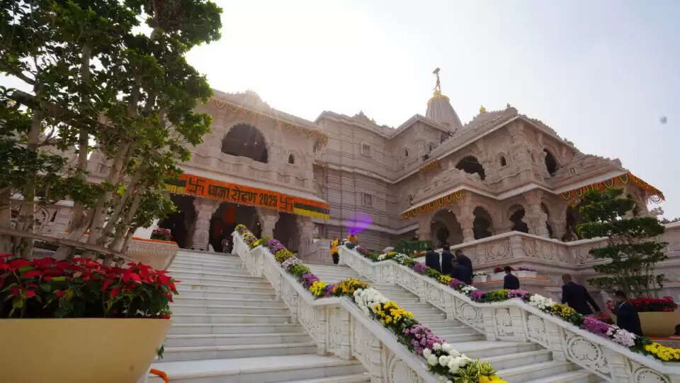 अयोध्या में राम मंदिर पर ध्वजारोहण समारोह की तैयारी