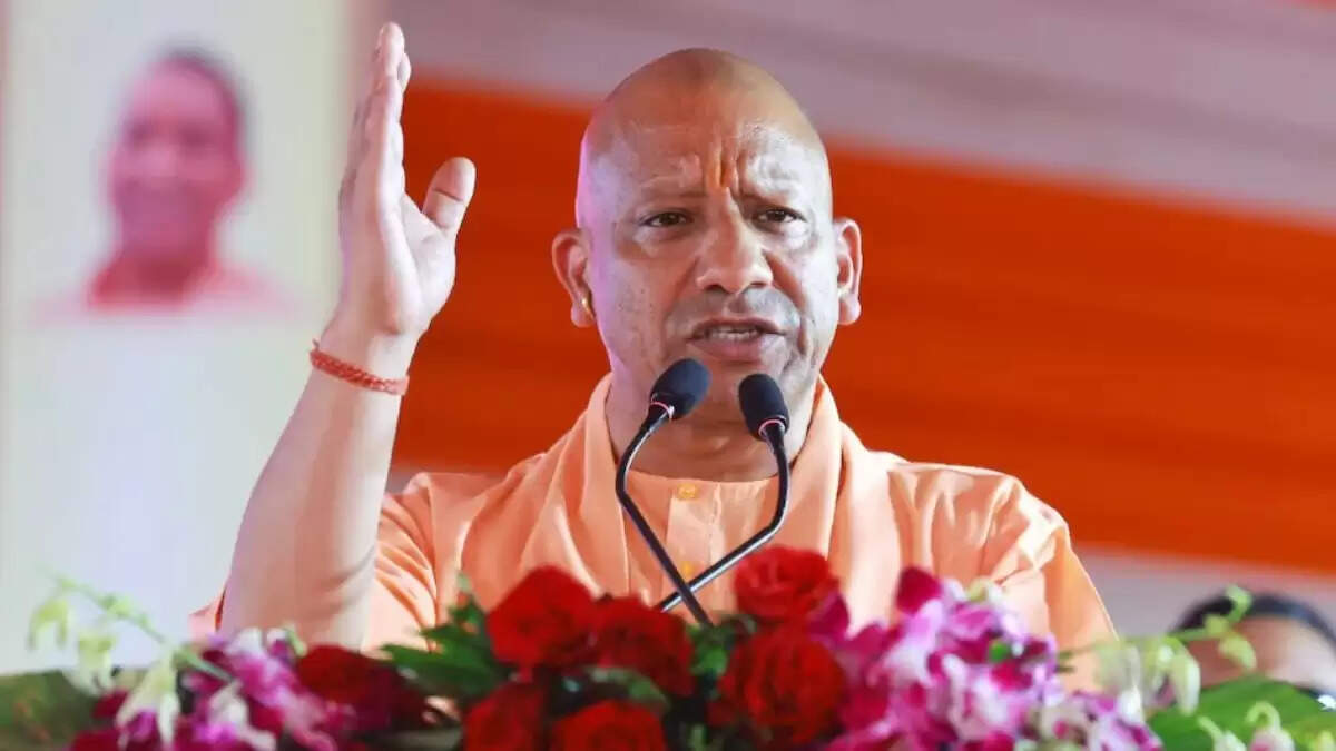 सीएम योगी का समाजवादी पार्टी पर तीखा हमला गोरखनाथ मंदिर में