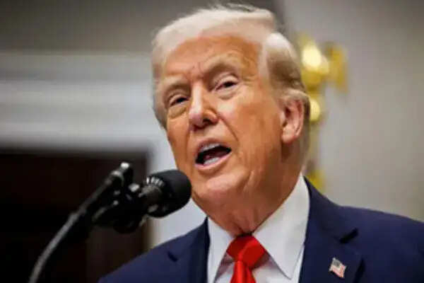 ट्रंप की ईरान को लेकर कड़ी चेतावनी: समझौता न होने पर पाषाण युग में भेजने की धमकी