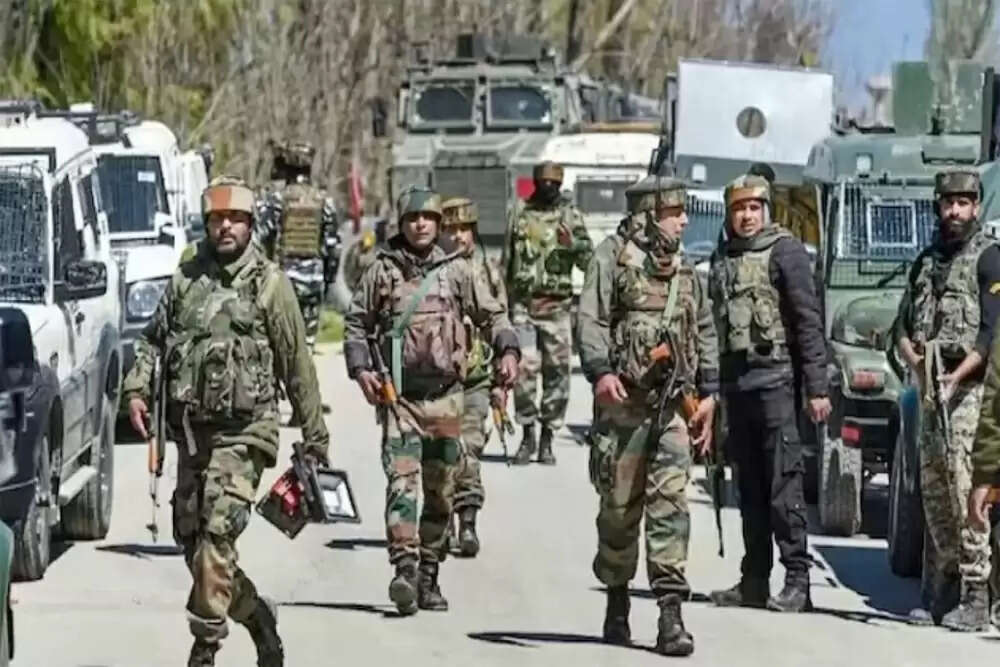 कुलगाम में सुरक्षाबलों ने आतंकवादी को किया ढेर, ऑपरेशन जारी