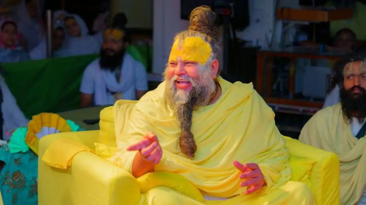 प्रेमानंद महाराज का नदियों में सिक्के डालने पर विचार