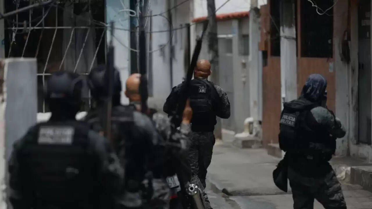 ब्राजील में ऑपरेशन कंटेंनमेंट: गैंगस्टर नेटवर्क के खिलाफ बड़ा अभियान