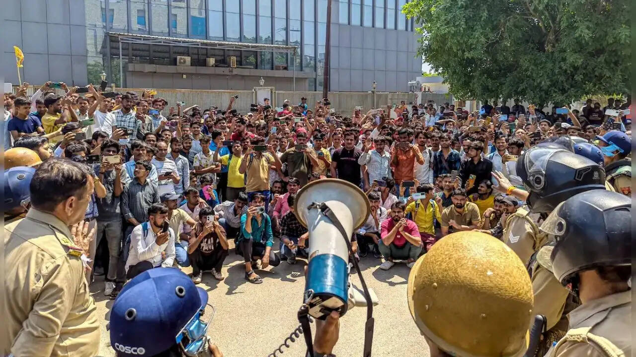 IPL 2026: अभिषेक शर्मा और वैभव सूर्यवंशी के बीच होगी रोमांचक टक्कर