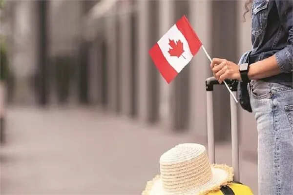 कनाडा ने पंजाबियों को दिया बड़ा झटका: बुजुर्गों के लिए PR पर रोक