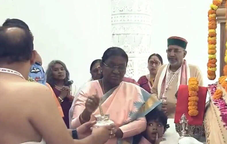 राष्ट्रपति द्रौपदी मुर्मू ने अयोध्या में राम यंत्र की स्थापना की