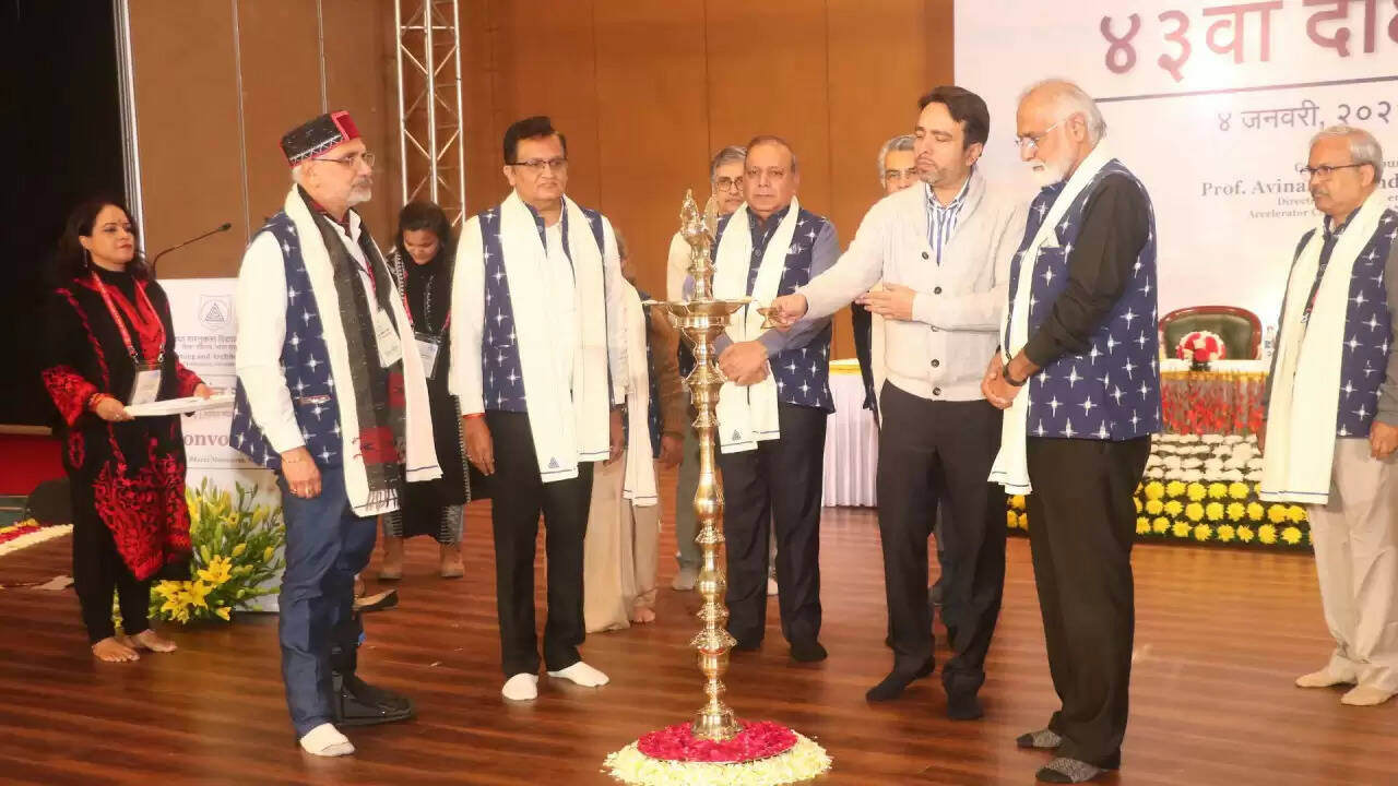 स्कूल ऑफ प्लानिंग एंड आर्किटेक्चर का 43वां दीक्षांत समारोह: जयंत चौधरी ने दी प्रेरणादायक बातें