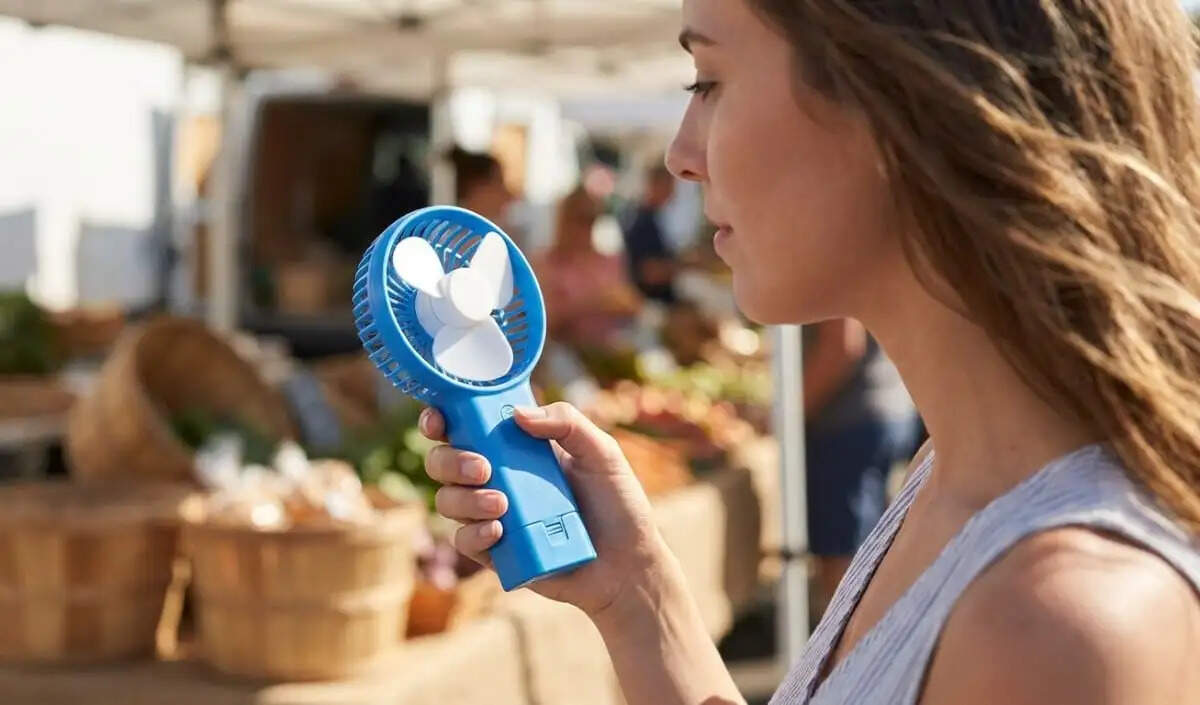 गर्मी में राहत के लिए पोर्टेबल फैन का उपयोग कैसे करें