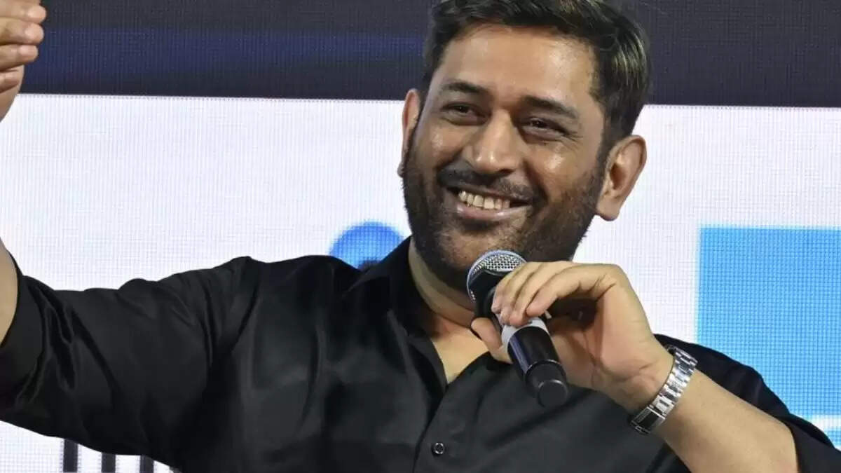 एमएस धोनी ने कमेंट्री से दूरी का कारण बताया