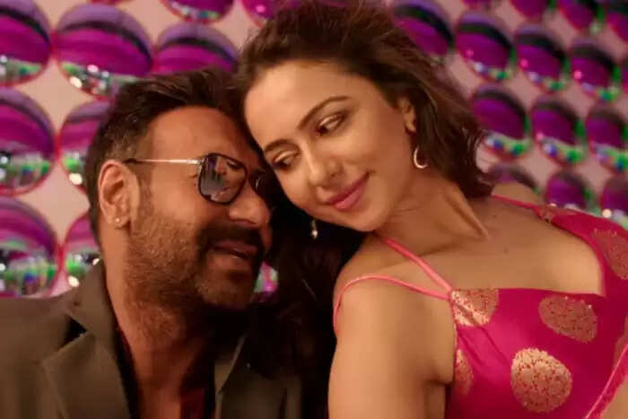 बॉलीवुड के अभिनेताओं ने छोटी अभिनेत्रियों के साथ किए बोल्ड सीन