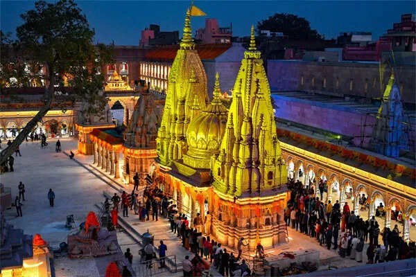 काशी विश्वनाथ मंदिर के कर्मचारियों को मिला राज्यकर्मी का दर्जा, वेतन में होगी भारी वृद्धि