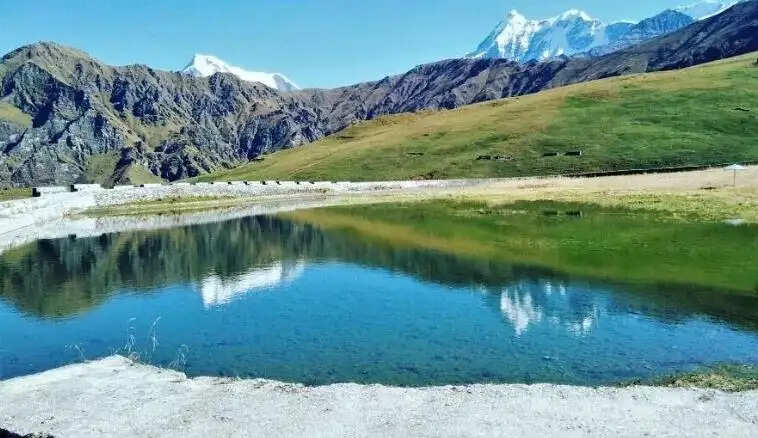 नंदा देवी रूपकुंड: हिमालय की रहस्यमयी झील और उसकी पौराणिक कथाएँ