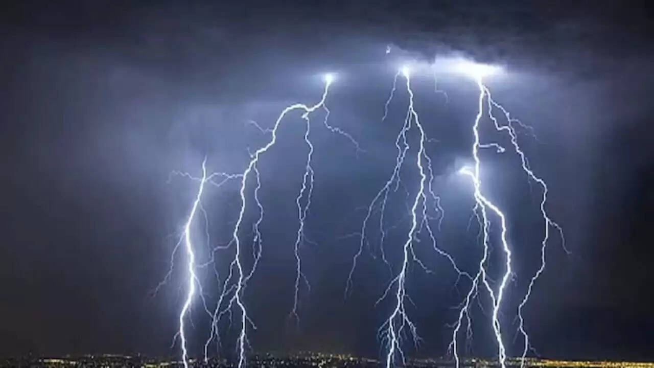 मध्य प्रदेश में आकाशीय बिजली गिरने से तीन की मौत, दो घायल