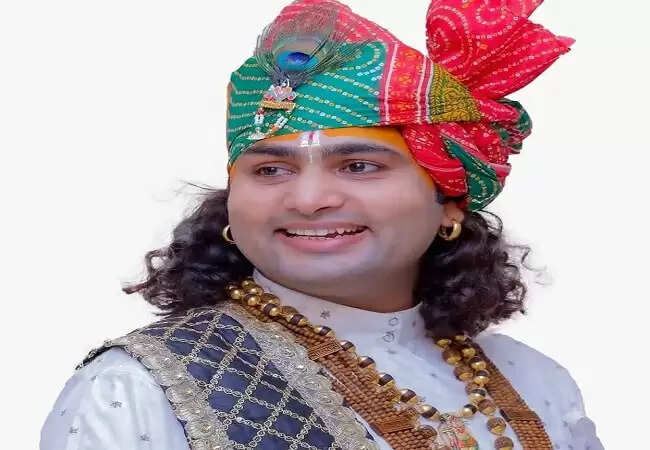 अनिरुद्धाचार्य महाराज का विवादास्पद बयान: लिव-इन रिलेशनशिप को कुत्तों के व्यवहार से जोड़ा
