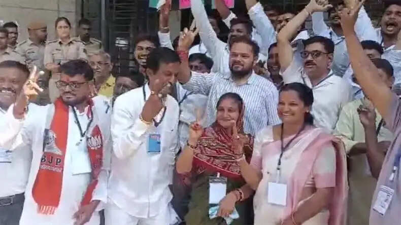 गुजरात निकाय चुनाव परिणाम: भाजपा ने सभी 15 नगर निगमों में किया क्लीन स्वीप