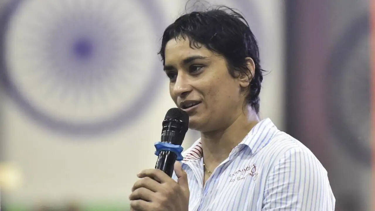 विनेश फोगाट की वापसी पर WFI ने लगाया प्रतिबंध