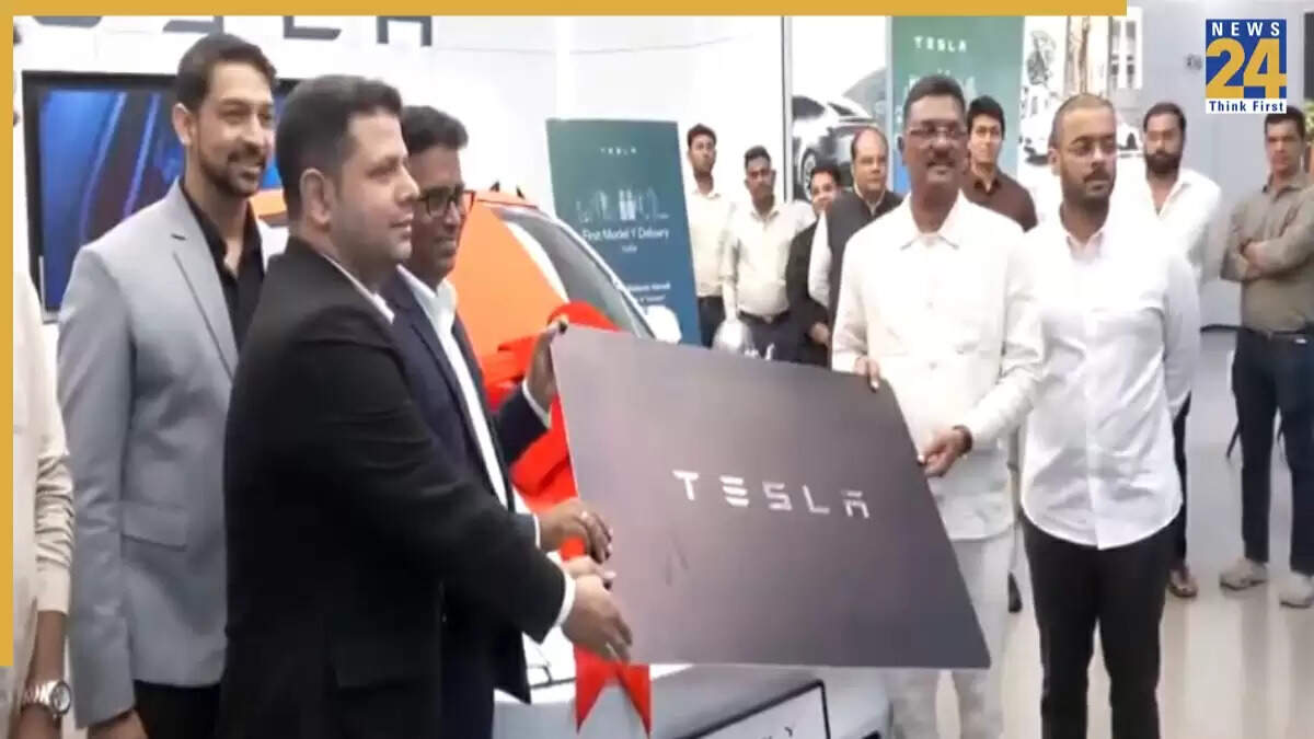 भारत में पहली Tesla Model Y की डिलीवरी: महाराष्ट्र के मंत्री बने पहले मालिक