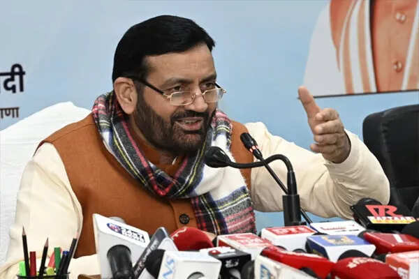 हरियाणा के मुख्यमंत्री ने कांग्रेस और आप पर साधा निशाना, कहा पंजाब का विकास ठप