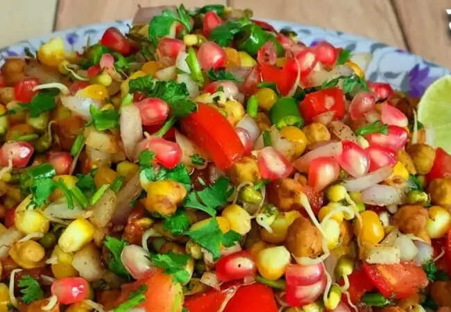 गर्मी में ट्राई करें स्वादिष्ट कॉर्न चाट की आसान रेसिपी