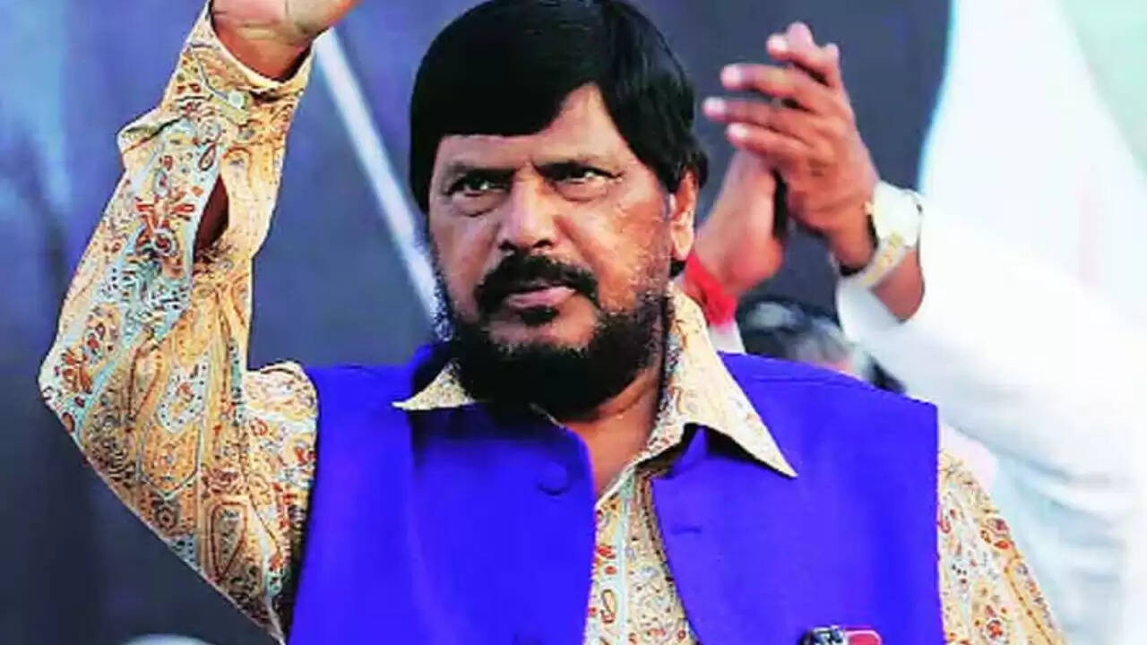 रामदास अठावले का बयान: हिंदी को राष्ट्रीय भाषा का दर्जा देने की आवश्यकता