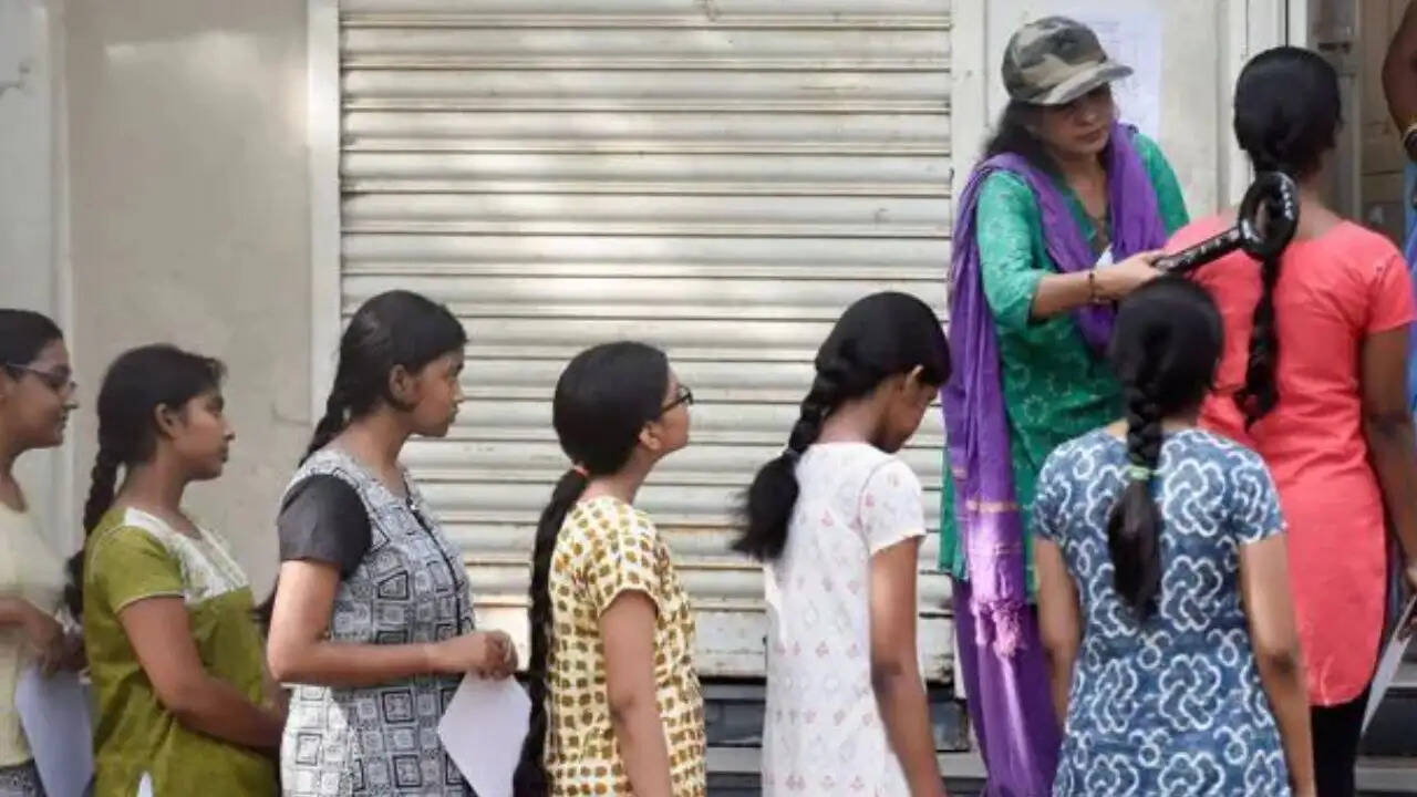 NEET UG 2026 की पुनर्परीक्षा: छात्रों की चिंताएं और सुरक्षा के कड़े इंतजाम