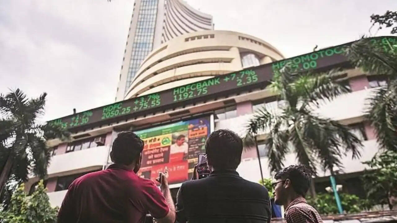 भारतीय शेयर बाजार में उतार-चढ़ाव: सेंसेक्स और निफ्टी में मुनाफावसूली का असर