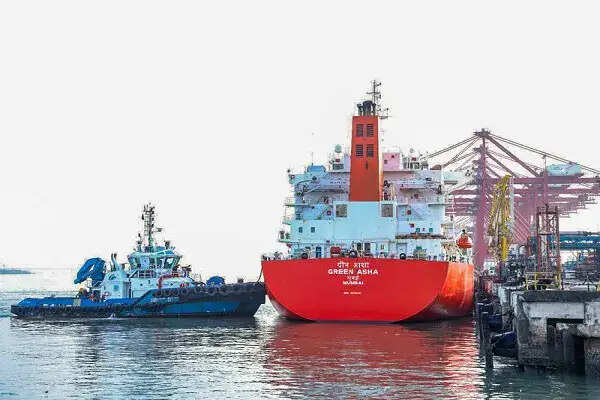 सरकार ने 2,922 भारतीय नाविकों की सुरक्षित वापसी की पुष्टि की