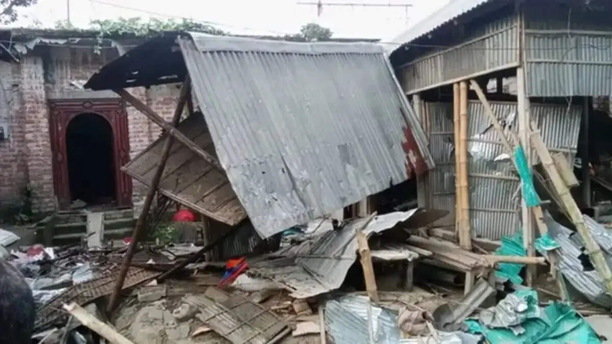 बांग्लादेश में सांप्रदायिक हिंसा: हिंदू समुदाय पर हमले की घटनाएं