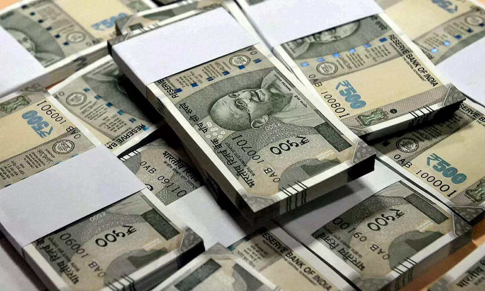 भारत में आर्थिक असमानता: 1,687 अरबपतियों के पास आधी जीडीपी
