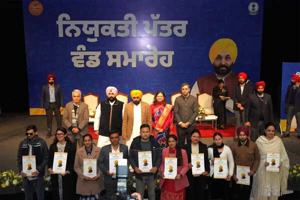 पंजाब में 61,000 से अधिक युवाओं को मिली सरकारी नौकरी, मुख्यमंत्री ने बांटे नियुक्ति पत्र