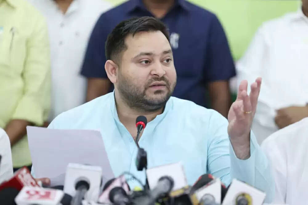 बिहार में डॉक्टर की पिटाई का वीडियो वायरल, तेजस्वी यादव ने सरकार पर किया हमला
