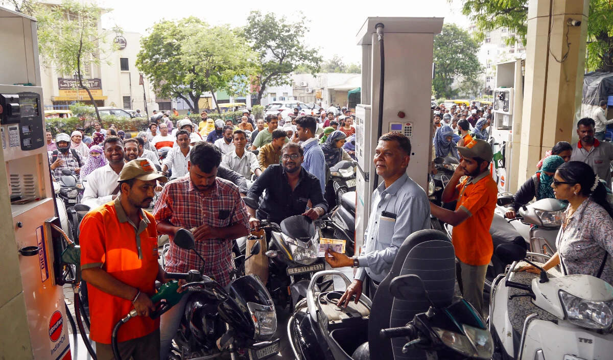 भारत में ईंधन की कोई कमी नहीं, सरकारी तेल कंपनियों का स्पष्ट बयान