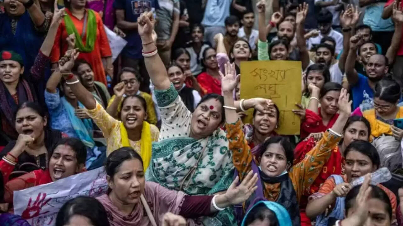 बांग्लादेश में हिंदू महिला के गैंगरेप से भड़का आक्रोश: क्या मिलेगी न्याय की उम्मीद?