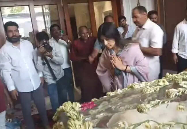 प्रतीक यादव का अंतिम संस्कार: परिवार और समर्थकों की भावुक विदाई