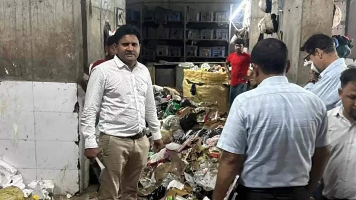 ग्रेटर नोएडा में कूड़े के प्रबंधन में लापरवाही पर सख्त कार्रवाई की चेतावनी