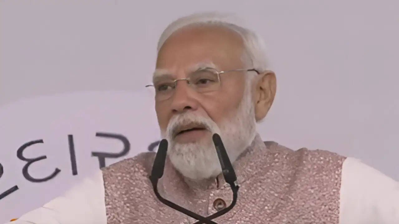 PM Modi की अपील: विदेश में शादी करने से बचें, भारत में मनाएं खास पल