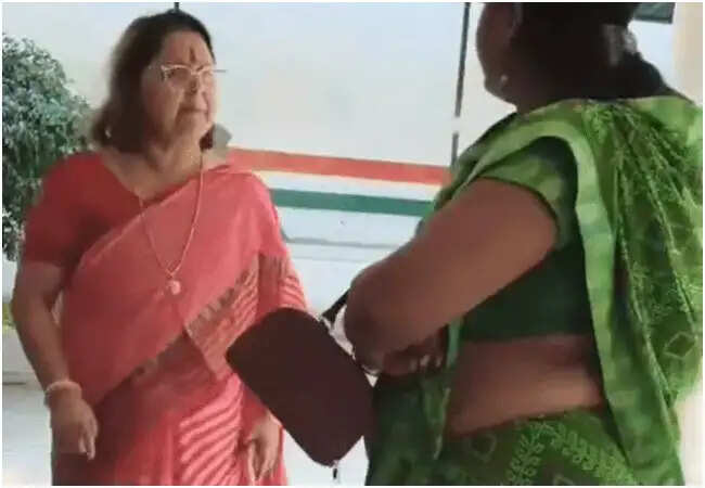 हरदोई में स्कूल प्रिंसिपल का अभद्र व्यवहार, मां को दी धमकी