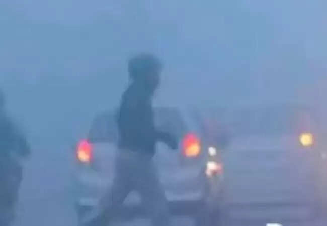 उत्तर प्रदेश में ठंड और कोहरे का कहर: 22 जिलों में रेड अलर्ट जारी