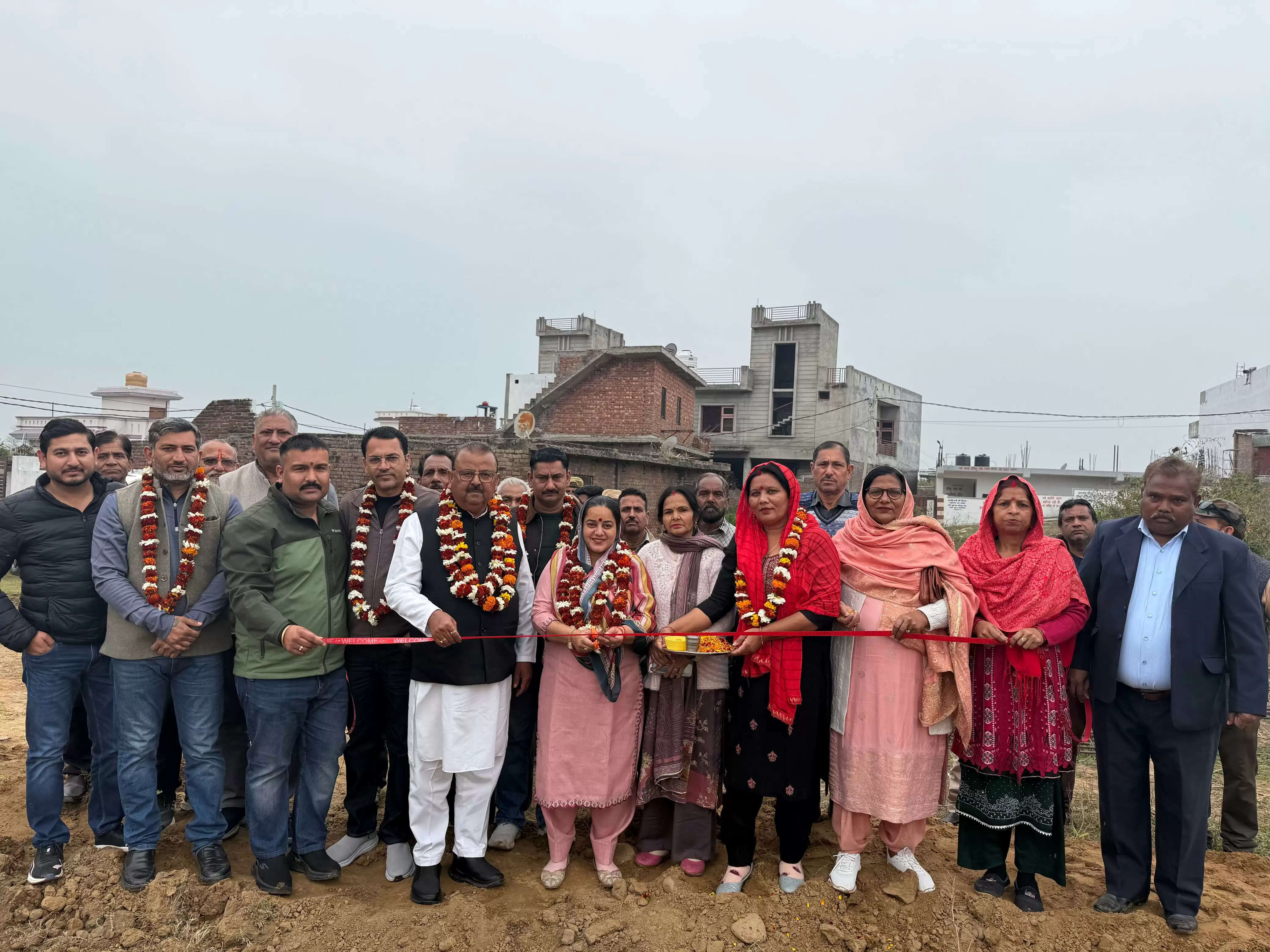 विधायक चंद्र प्रकाश गंगा ने किया विजयपुर में सामुदायिक भवन निर्माण कार्य का शुभारंभ