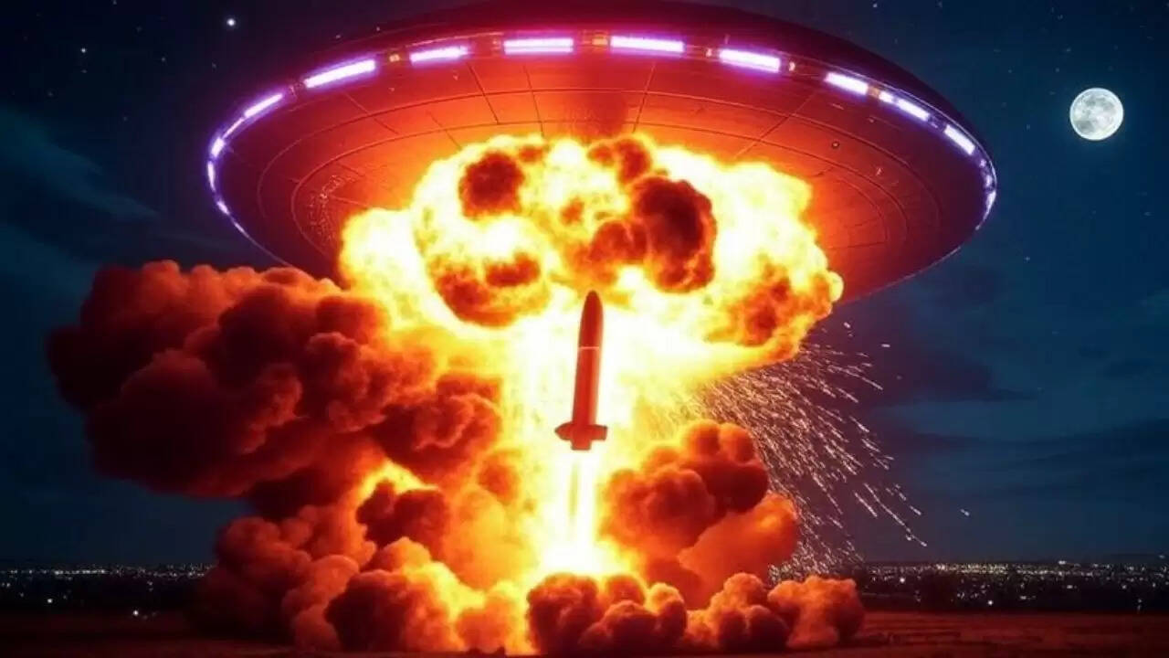 अमेरिकी वायुसेना का UFO पर हेलफायर मिसाइल हमला, वीडियो हुआ वायरल
